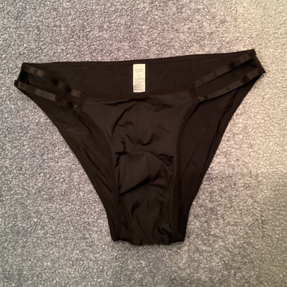 Sexy black brief - Picture 2 of 7